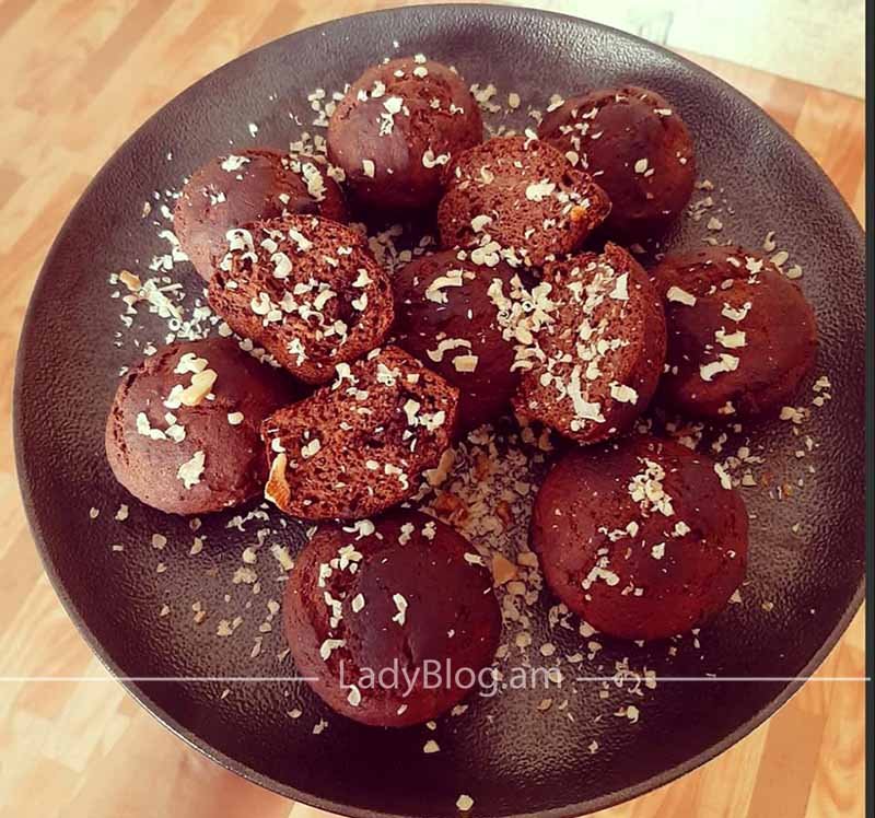 Խուրմայով, կտավատի ալյուրով, կակաոյի փոշիով պեչենի